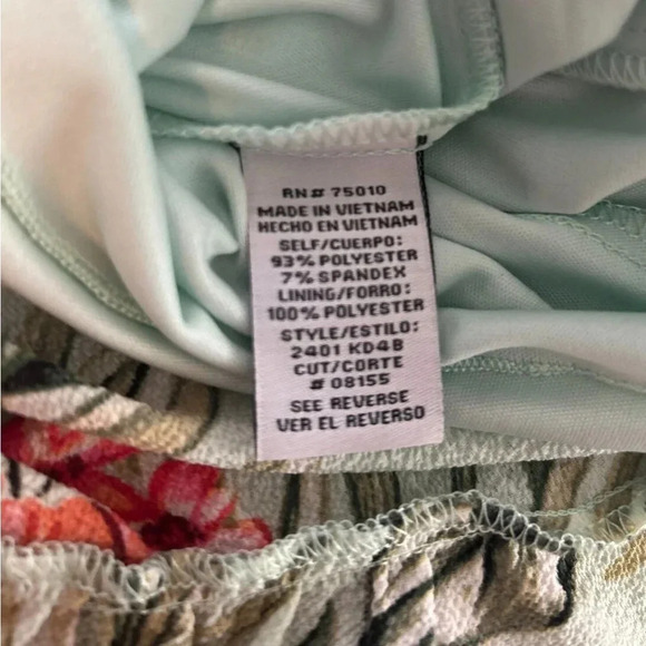 Green Floral Romper Junior’s Size Small Lined City Triangles Ruffle Neck & Trim - Picture 8 of 8